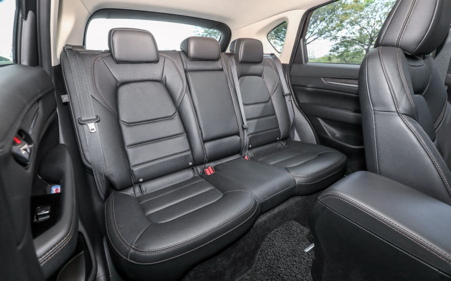 Интерьер Mazda CX-5 2.2D GLS 2017 года  (MY) (фото 4 из 9)